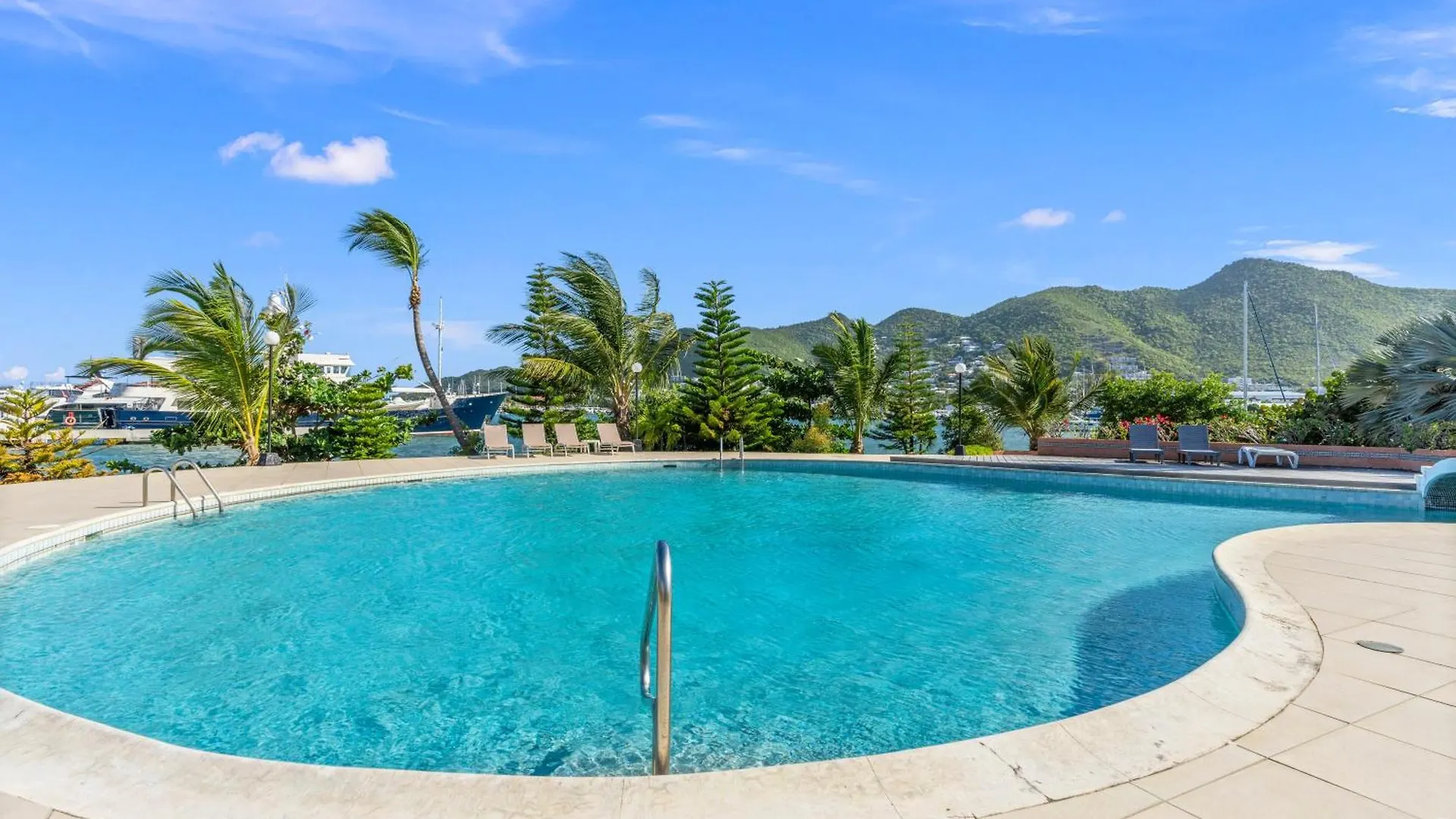 Sunny Days At Simpson Bay Yacht Club Vila